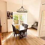 Hilltop Apartman *