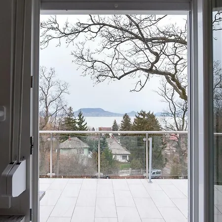 Hilltop Apartment *