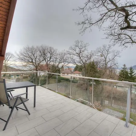 Hilltop Apartment *
