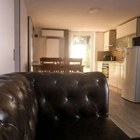 Hilltop Apartment *
