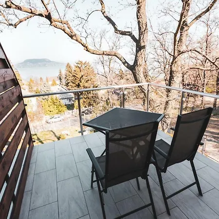 Hilltop Apartment *
